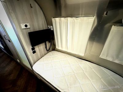 2022 Airstream International - Photo 15
