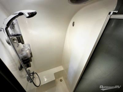 2022 Airstream International - Photo 11