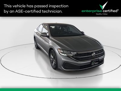 2024 Volkswagen Jetta SE Auto — front three-quarter view