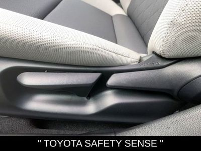 2025 Toyota Corolla LE - Photo 14