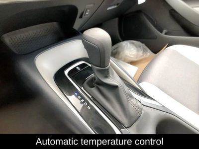 2025 Toyota Corolla LE - Photo 21