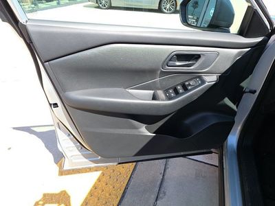 2025 Nissan Rogue — photo 11 view