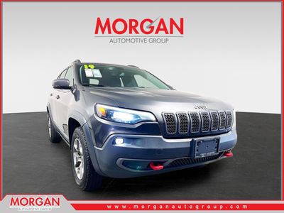 2019 Jeep Cherokee Trailhawk in Gray — front three-quarter view