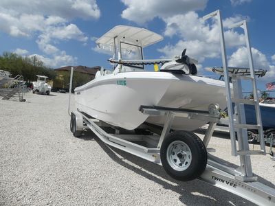 2026 Twin Vee 22 BayCat — side profile view