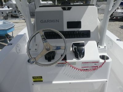 2026 Twin Vee 22 BayCat — photo 10 view