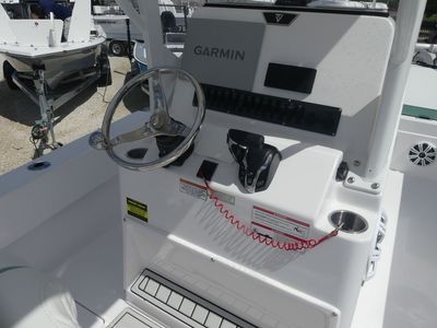 2026 Twin Vee 22 BayCat — photo 9 view