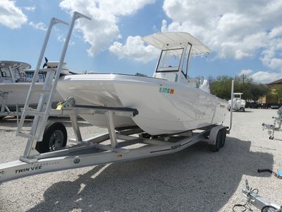 2026 Twin Vee 22 BayCat — front three-quarter view