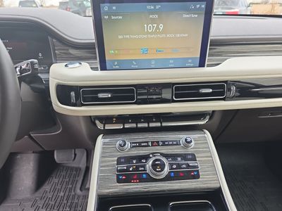 2020 Lincoln Aviator — photo 13 view