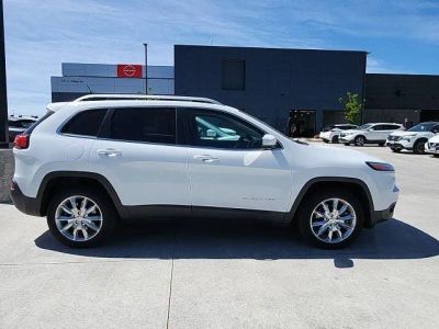 2015 Jeep Cherokee — side profile view