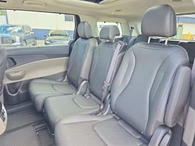 2026 Kia Carnival Hybrid - Photo 7