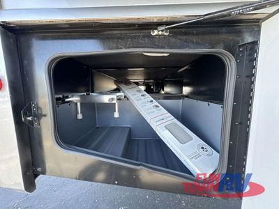 2024 Fleetwood RV Bounder - Photo 17