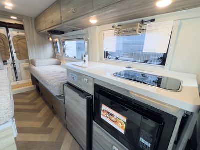 2026 Winnebago TRAVATO - Photo 6