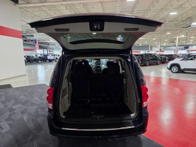 2016 Dodge Grand Caravan — detail view