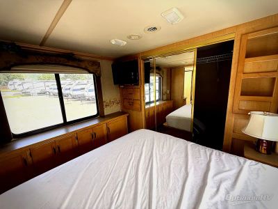 2004 Fleetwood Bounder Diesel — photo 16 view