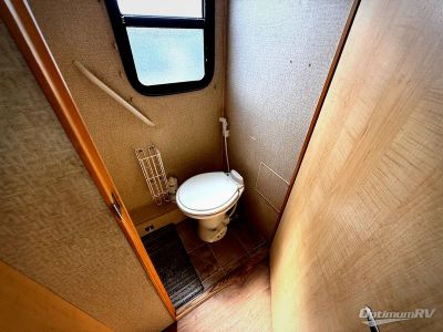 2004 Fleetwood Bounder Diesel — photo 21 view