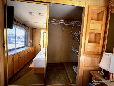 2004 Fleetwood Bounder Diesel — photo 17 view