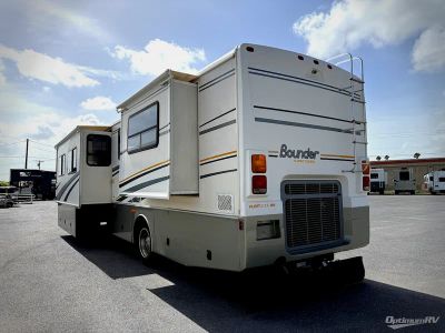 2004 Fleetwood Bounder Diesel — rear three-quarter view