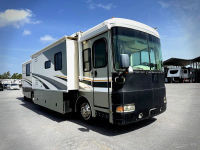 2004 Fleetwood Bounder Diesel — front three-quarter view