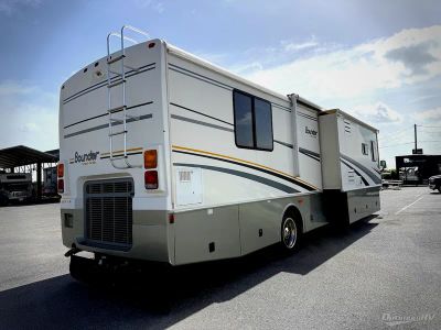 2004 Fleetwood Bounder Diesel — side profile view