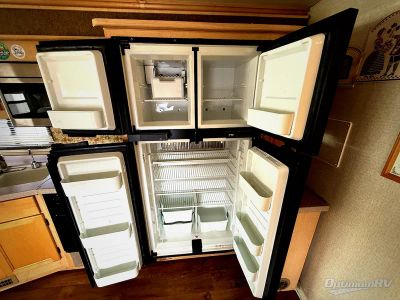 2004 Fleetwood Bounder Diesel — photo 14 view