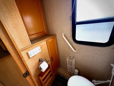 2004 Fleetwood Bounder Diesel — photo 22 view