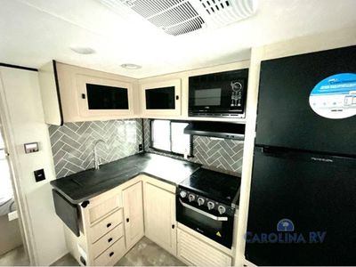 2023 Coachmen Apex Ultra-Lite — photo 10 view