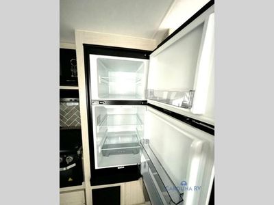 2023 Coachmen Apex Ultra-Lite — photo 9 view