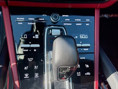 2023 Porsche Cayenne - Photo 13