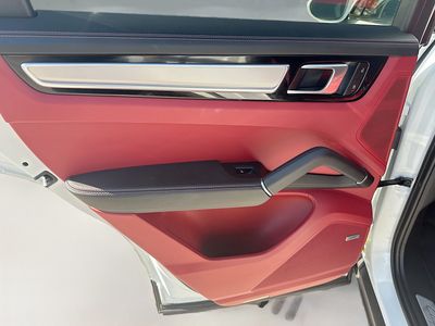 2023 Porsche Cayenne - Photo 24