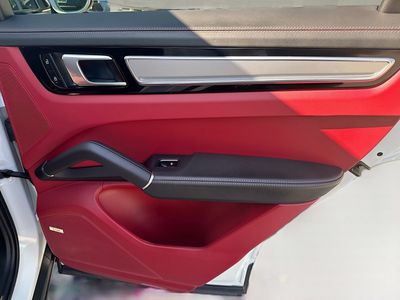 2023 Porsche Cayenne - Photo 29