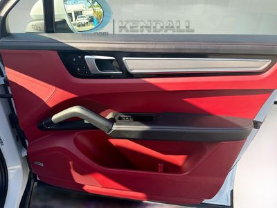 2023 Porsche Cayenne - Photo 32