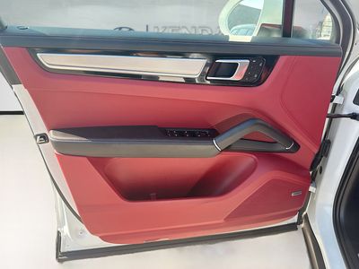 2023 Porsche Cayenne - Photo 18