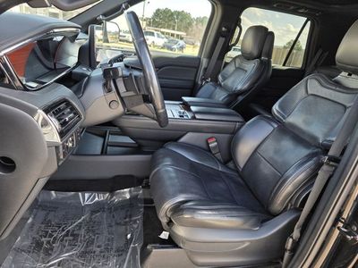 2022 Lincoln Navigator — photo 12 view