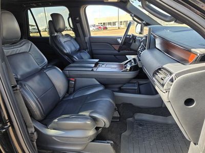 2022 Lincoln Navigator — photo 28 view