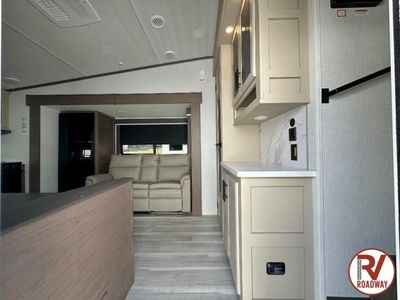 2026 Cougar Half-Ton 23MLE - Photo 14