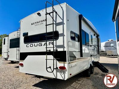 2026 Cougar Half-Ton 23MLE - Photo 4