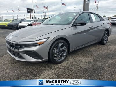 2025 Hyundai Elantra 494G2F4S — front three-quarter view