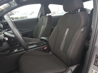 2025 Hyundai Elantra — photo 28 view