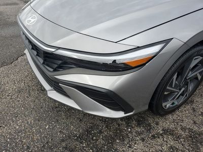 2025 Hyundai Elantra — photo 10 view