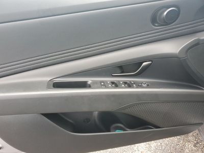 2025 Hyundai Elantra — photo 30 view