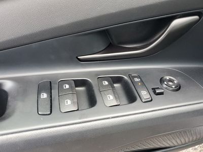 2025 Hyundai Elantra — photo 31 view