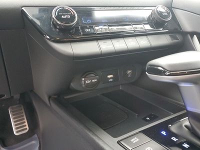 2025 Hyundai Elantra — photo 25 view