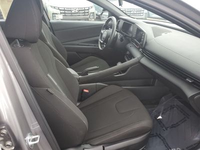2025 Hyundai Elantra — photo 33 view