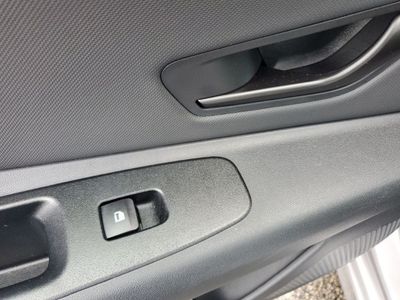 2025 Hyundai Elantra — photo 38 view