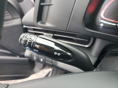 2025 Hyundai Elantra — photo 23 view