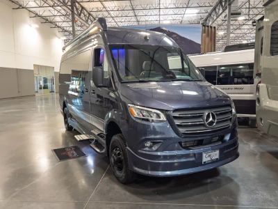 2027 Grech RV VACANZA-ION — front three-quarter view