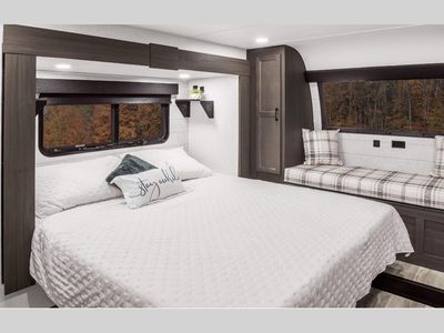 2026 Venture RV SportTrek Touring Edition — photo 7 view