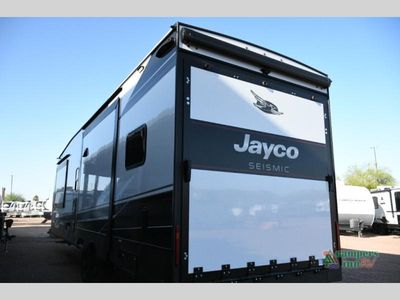 2027 Jayco Seismic - Photo 3