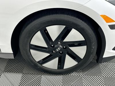 2024 Hyundai IONIQ 6 — photo 11 view