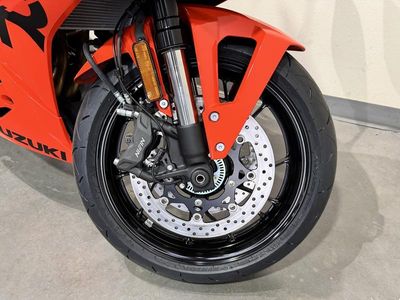 2026 Suzuki GSX-8R — photo 15 view